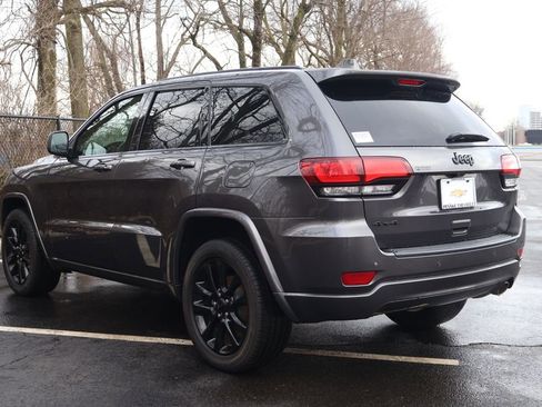 Used 2019 Jeep Grand Cherokee Altitude image 5