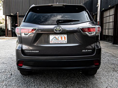 Used 2014 Toyota Highlander XLE image 10