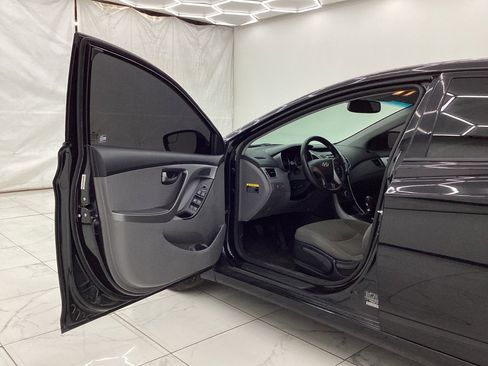 Used 2014 Hyundai Elantra SE image 9