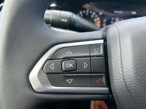 Used 2024 Jeep Compass Latitude image 18