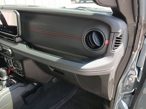 Used 2025 Jeep Gladiator Rubicon AWD/4WD image 27