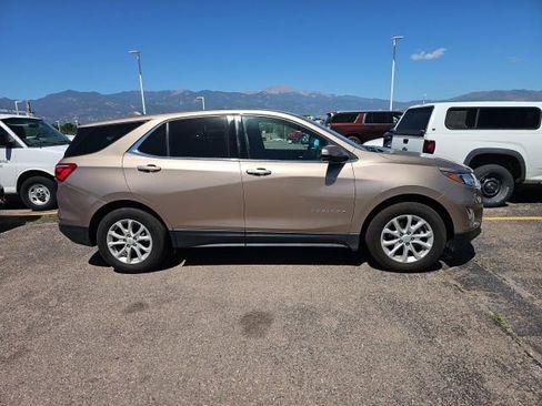 Used 2018 Chevrolet Equinox LT FWD image 2