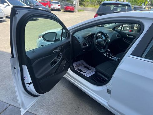 Used 2019 Chevrolet Cruze LT w/ LT Fleet Convenience Package image 12