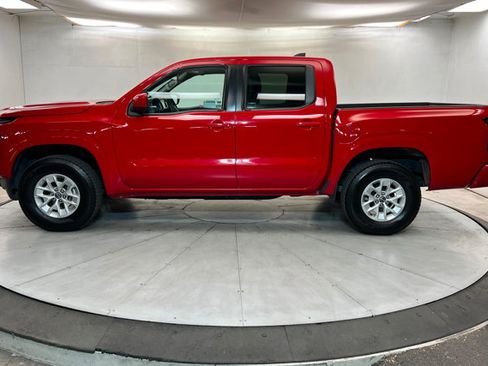 Used 2024 Nissan Frontier SV AWD/4WD image 2