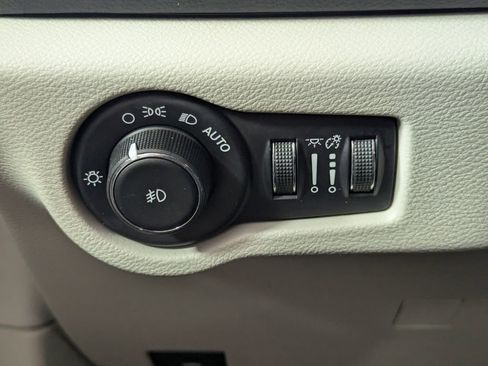 Used 2017 Chrysler Pacifica Touring-L FWD image 13