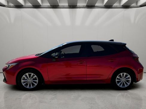 Used 2025 Toyota Corolla SE image 2