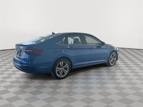 Used 2024 Volkswagen Jetta SE image 12