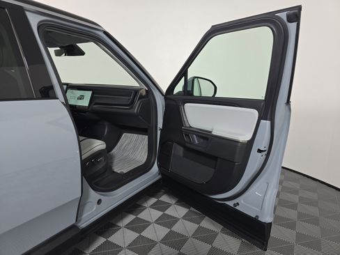 Used 2024 Rivian R1S Adventure AWD/4WD image 18