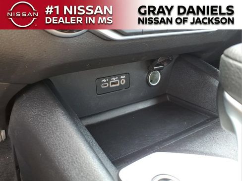 Used 2025 Nissan Altima 2.5 SV FWD image 18