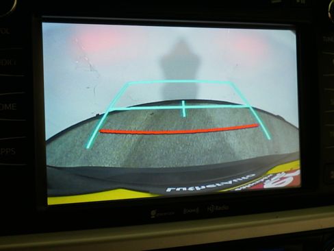 Used 2018 Toyota Highlander SE image 32