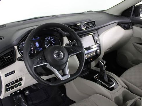 Certified 2022 Nissan Rogue Sport SV FWD image 18