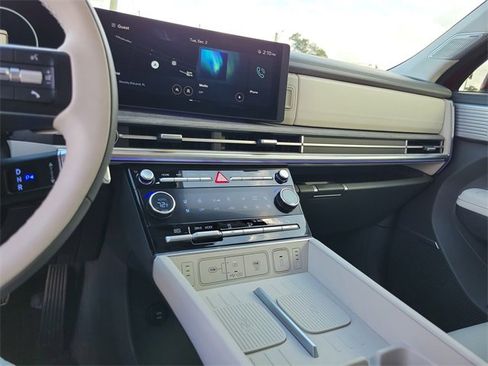 Used 2025 Hyundai Santa Fe Calligraphy image 24