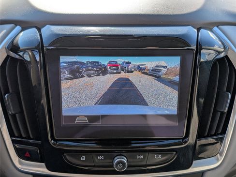 Used 2021 Chevrolet Traverse LT image 30