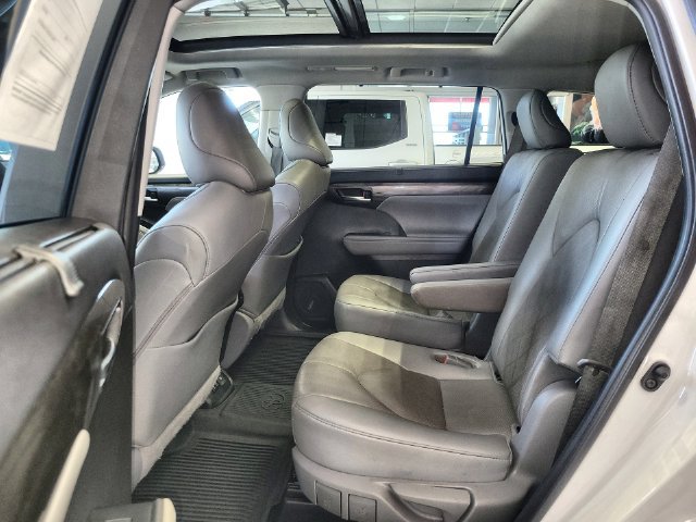 Used 2021 Toyota Highlander Platinum AWD/4WD image 23
