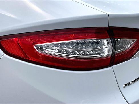 Used 2016 Ford Fusion SE w/ Equipment Group 202A FWD image 30