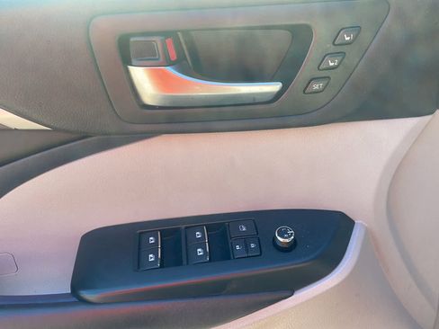Used 2019 Toyota Highlander Limited Platinum image 17
