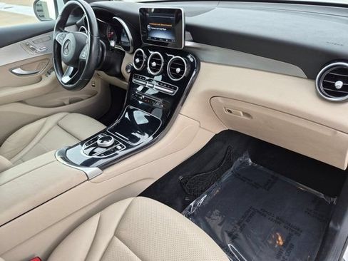 Used 2017 Mercedes-Benz GLC 300 4MATIC image 19