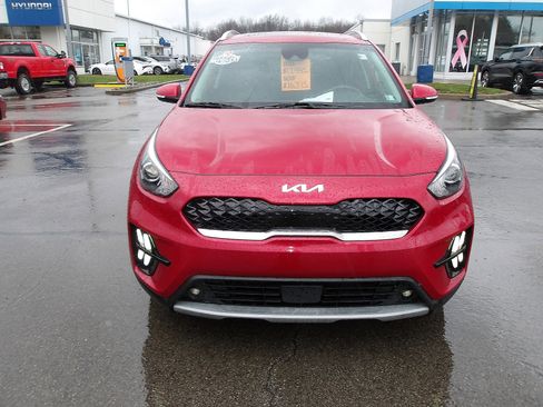 Used 2022 Kia Niro EX Premium image 2