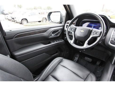 Used 2024 Chevrolet Suburban LT image 6