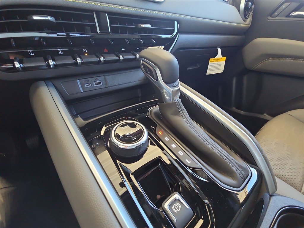New 2026 Chevrolet Colorado ZR2 AWD/4WD image 16