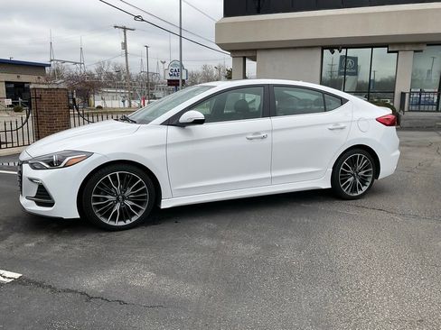Used 2018 Hyundai Elantra Sport image 4