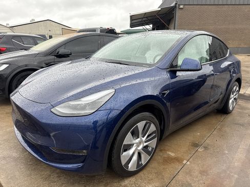 Used 2023 Tesla Model Y Long Range image 5