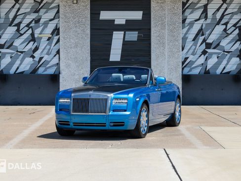 Used 2015 Rolls-Royce Phantom Drophead Coupe RWD image 5