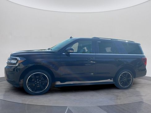 Used 2023 Ford Expedition Limited AWD/4WD image 2