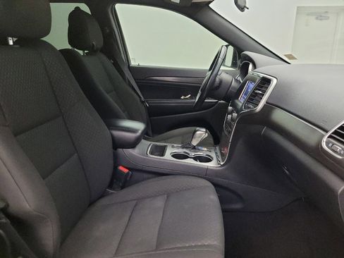 Used 2018 Jeep Grand Cherokee Laredo image 21
