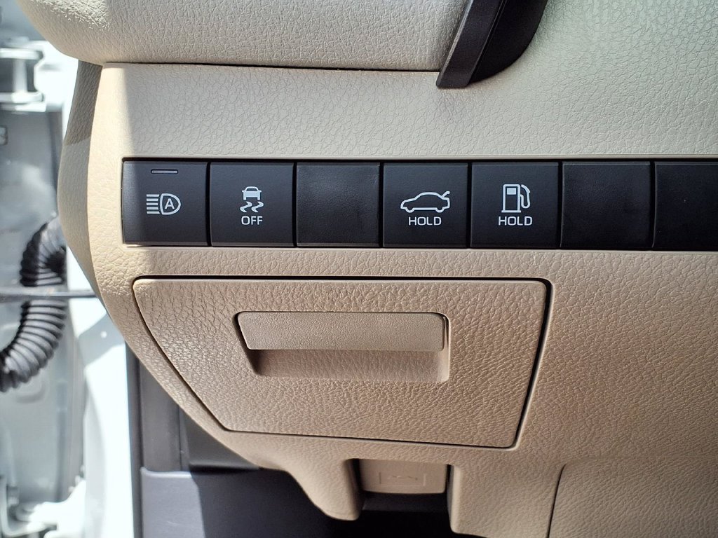 Used 2024 Toyota Camry LE FWD image 32