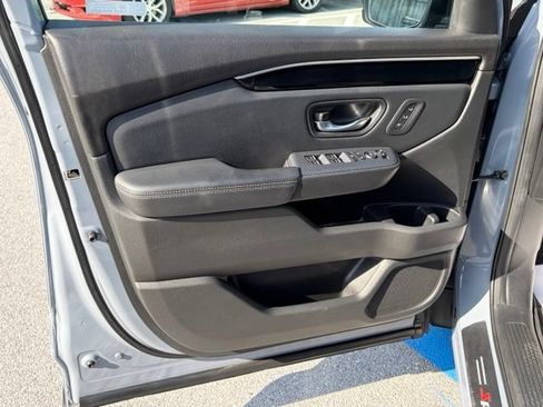 Used 2024 Honda Pilot Touring image 12