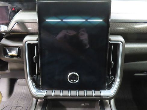 Used 2025 GMC Yukon Elevation w/ Elevation Premium Package image 18