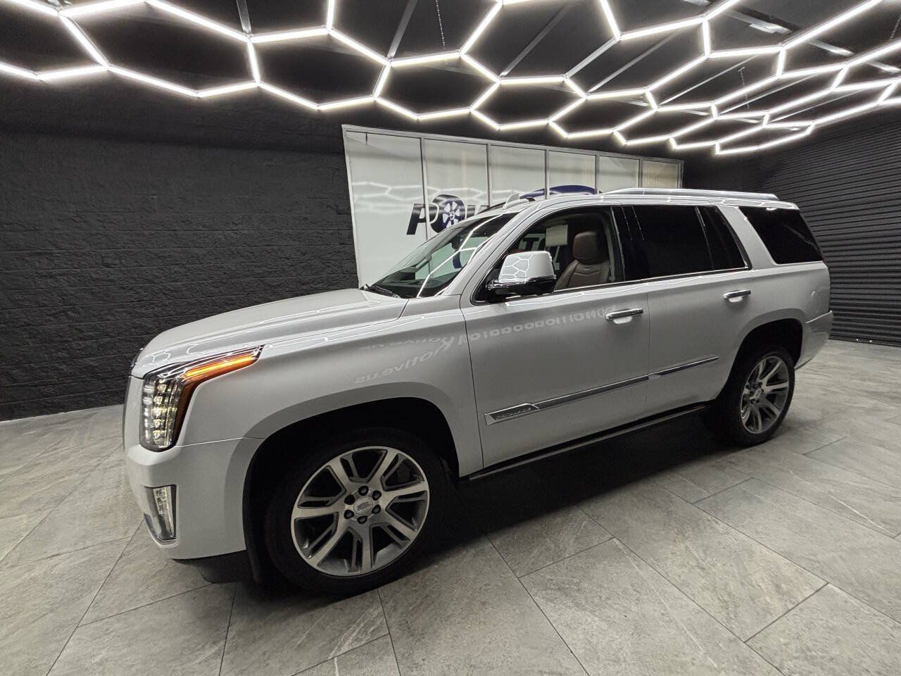 Used 2016 Cadillac Escalade Premium AWD/4WD image 6