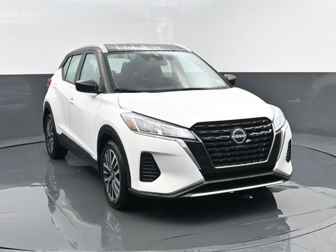 Used 2023 Nissan Kicks SV FWD image 3