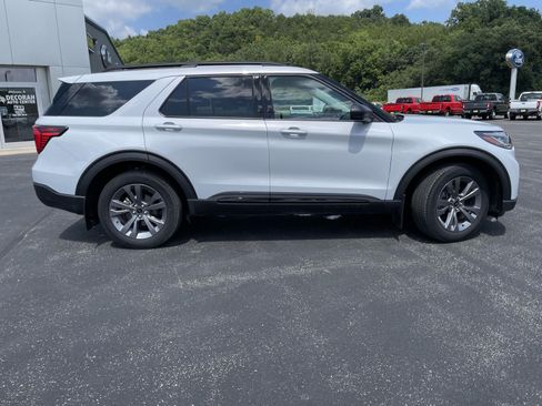 Certified 2026 Ford Explorer Active w/ Active Comfort Package AWD/4WD image 2