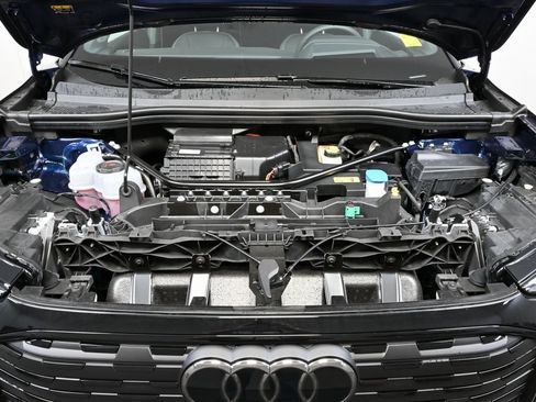 New 2025 Audi Q4 e-tron Prestige image 31