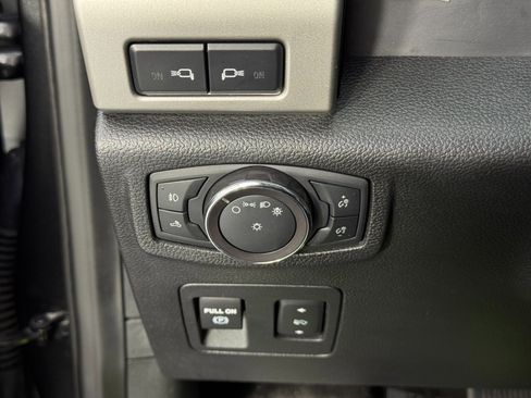 Used 2019 Ford F150 Lariat image 16