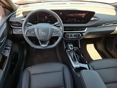 Used 2024 Buick Envista Sport Touring w/ Convenience I Package FWD image 11