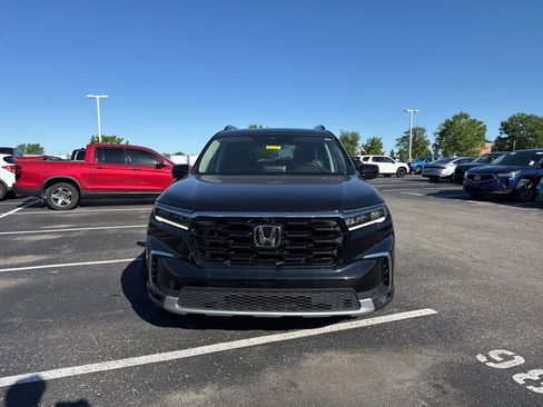 Used 2025 Honda Pilot Elite image 2