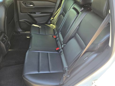 Used 2023 Nissan Rogue SV w/ SV Premium B Package FWD image 13