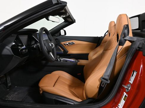 Used 2025 BMW Z4 M40i w/ Premium Package image 3