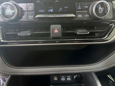 Used 2023 Toyota Highlander LE image 23