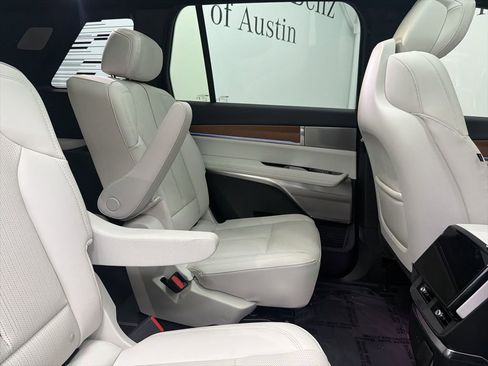 Used 2026 Cadillac Vistiq Luxury w/ LPO, Floor Liner Package image 30