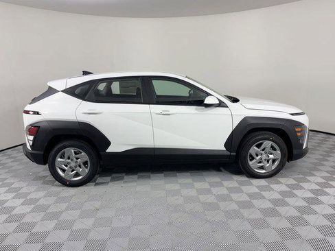 New 2026 Hyundai Kona SE image 8