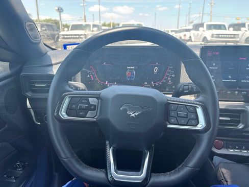 Used 2025 Ford Mustang Coupe RWD image 10