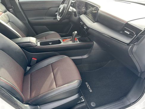 Used 2025 Nissan Kicks SR image 27
