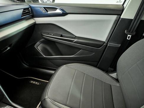 Certified 2023 Volkswagen Taos SE w/ Black Wheel Package FWD image 23