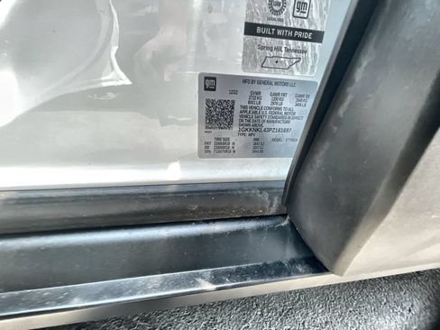 Used 2023 GMC Acadia SLE FWD image 33