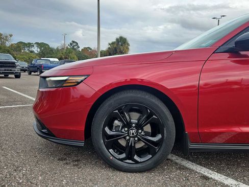 Certified 2025 Honda Accord SE image 19