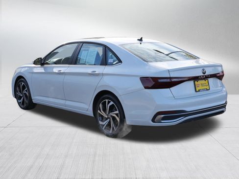 Certified 2025 Volkswagen Jetta SEL image 5